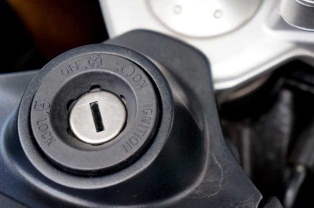 Где найти реле стартера на универсале Лада Калина и его расположение