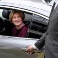 Как правильно открыть водительскую дверь на автомобиле Лифан Х60 без повреждений