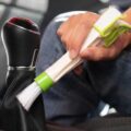 Как выбрать и использовать средство для чистки сидений в автомобиле
